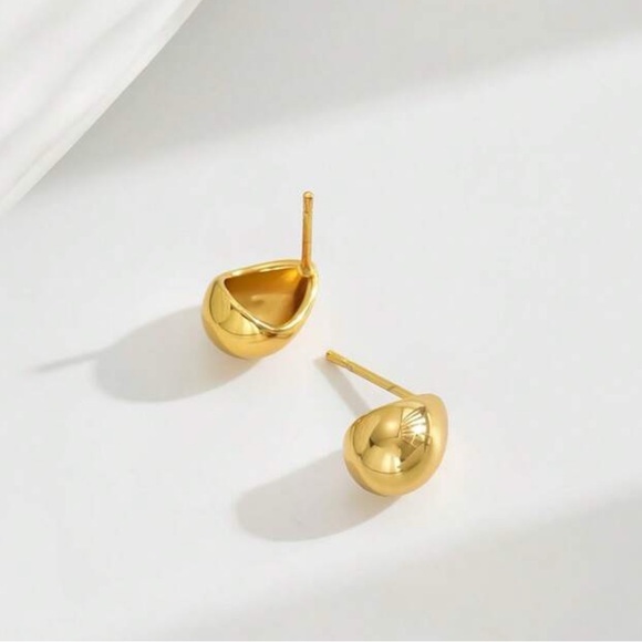 Elegant Gold Teardrop Earrings - Picture 3 of 3